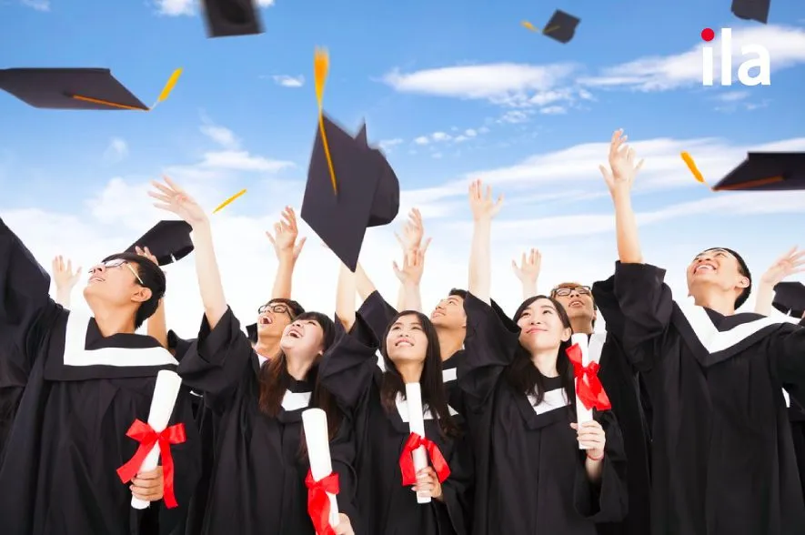 Lời chúc tốt nghiệp tiếng Anh cho bạn bè thân thiết