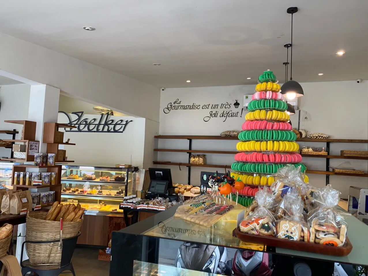 Diện mạo tiệm bánh Voelker Bakery
