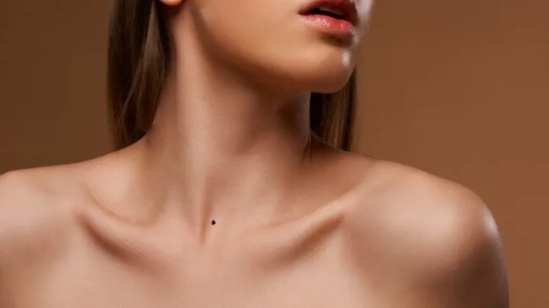 Vận tài chính của phụ nữ có nốt ruồi giữa cổ cần quản lý cẩn thận