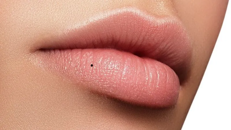 Nốt ruồi son môi phải mang lại vận may đặc biệt