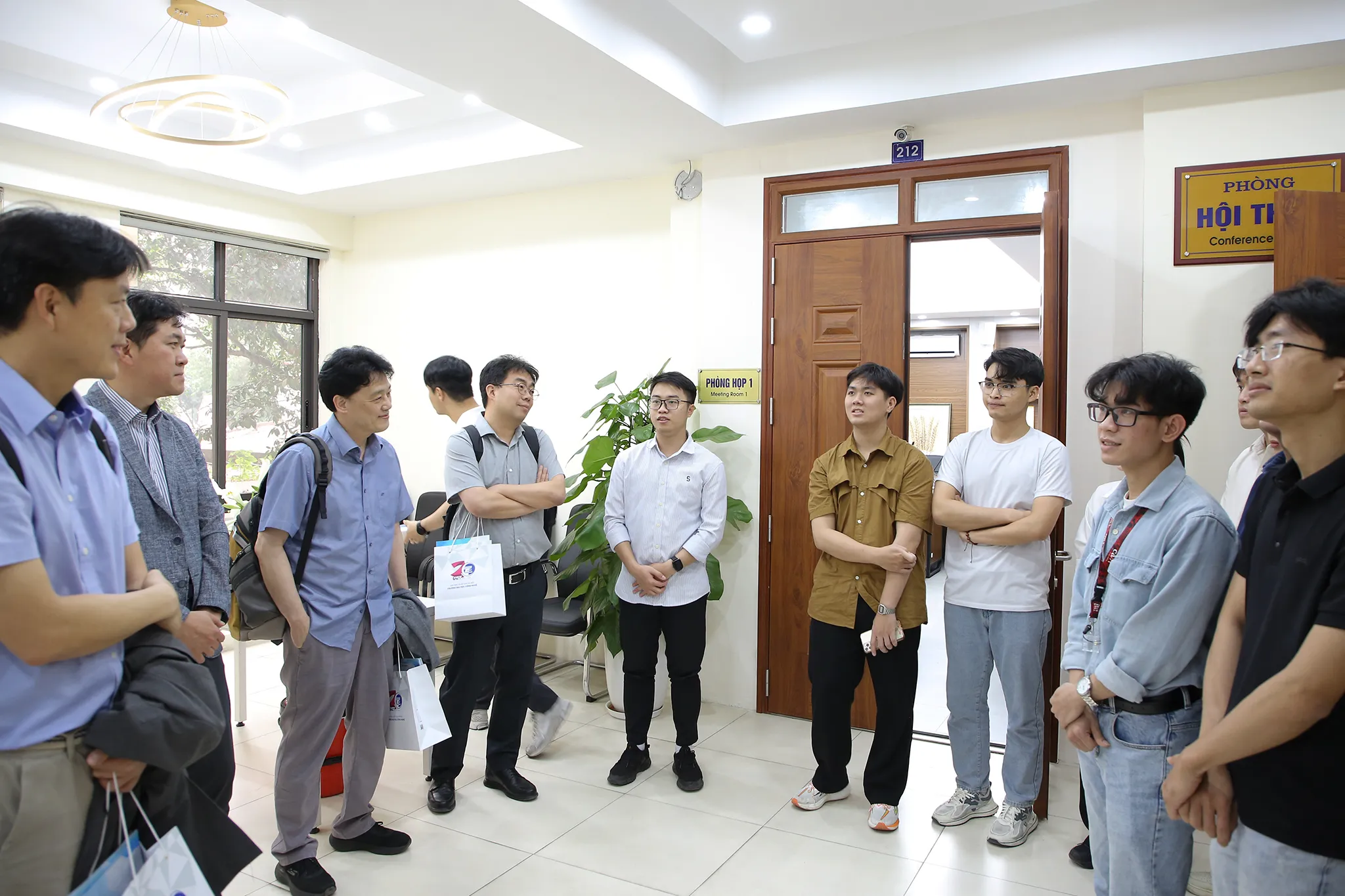 Samsung Electronics Hàn Quốc gặp gỡ và giao lưu với học viên khóa I