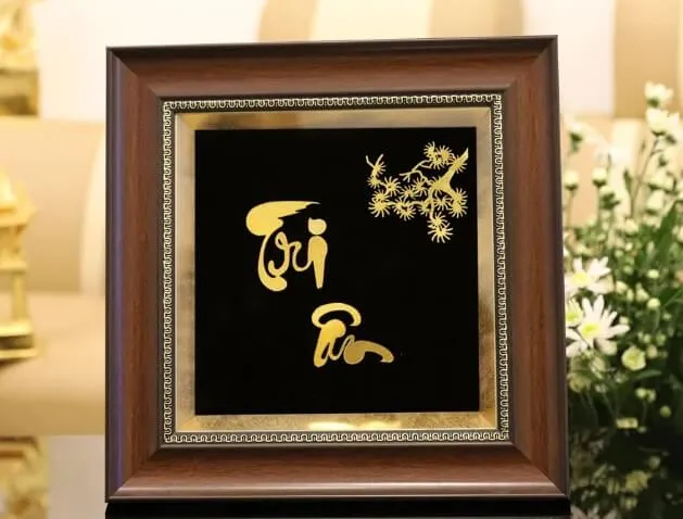 Mẫu khánh tri ân mạ vàng sang trọng dành tặng giáo viên nghỉ hưu