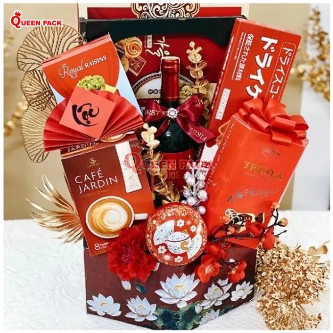 Khay gỗ đựng quà tết hình lục giác chạm khắc hoa sen đỏ sang trọng