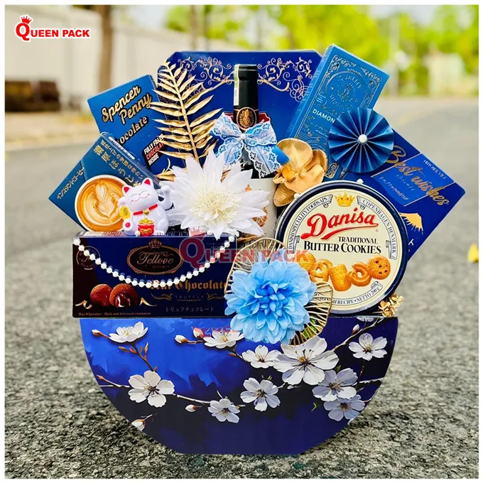 Khay gỗ đựng quà tết màu xanh hoa đào trắng mang hơi thở mùa xuân