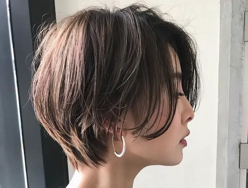 Mẫu tóc tém mái dài cá tính cho phụ nữ trung niên năm 2026