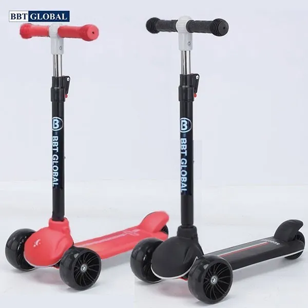 Xe trượt Scooter phát triển thể lực cho bé trai 5 tuổi