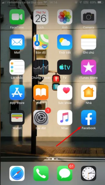 Biểu tượng ứng dụng Facebook trên màn hình điện thoại di động