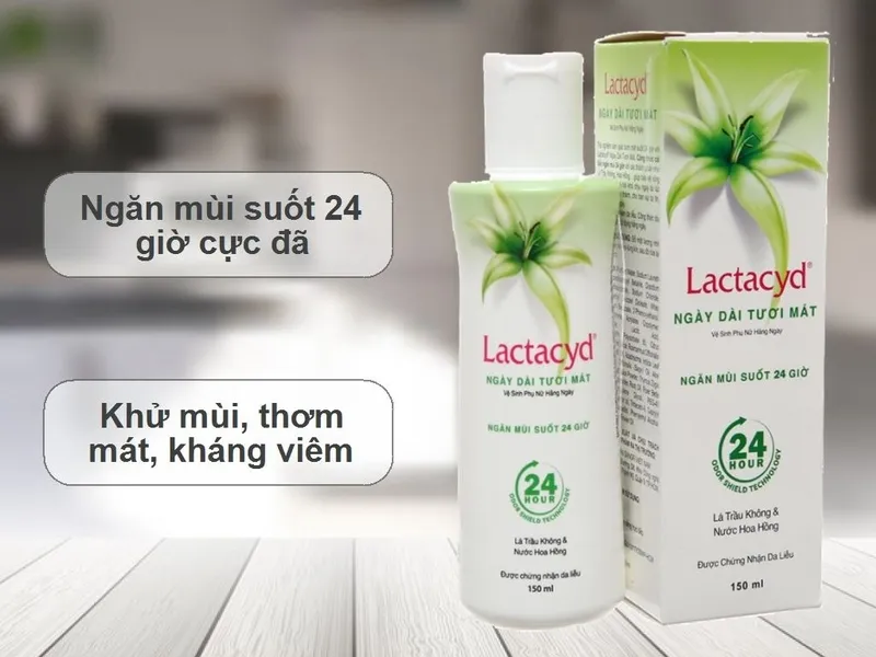 Massage nhẹ nhàng dung dịch Lactacyd lên vùng kín theo chuyển động tròn