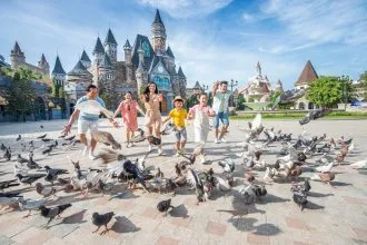 Tận hưởng ngày lễ 20/10 thú vị tại VinWonders