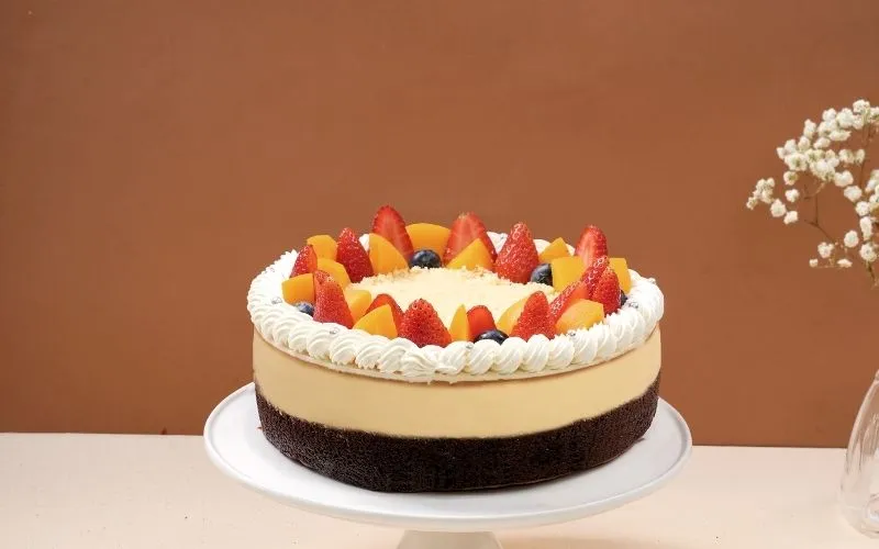 Bánh kem chúc mừng sinh nhật bố tuổi 50 với trang trí tối giản tinh tế