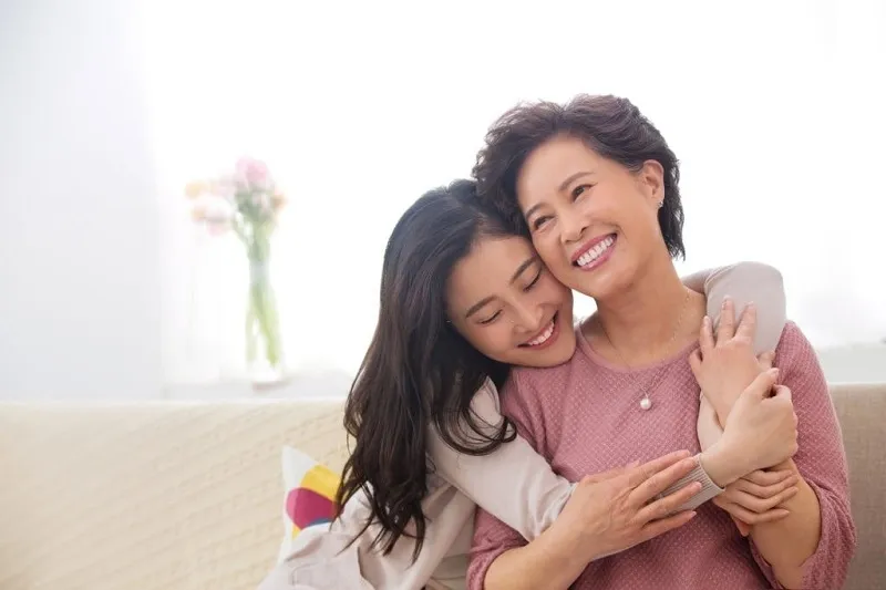 Gần gũi và ấm áp là phong cách lời chúc 20/10 cho mẹ chồng tương lai được ưa chuộng