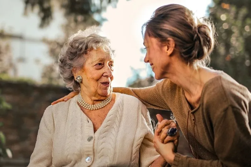 Quà tặng sang trọng kèm lời chúc 20/10 cho mẹ chồng tương lai tại FATAGI