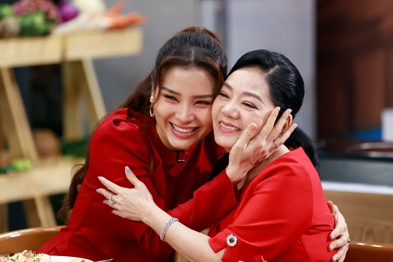 Nụ cười của người mẹ khi nhận được lời chúc 20/10 cho mẹ chồng tương lai từ con dâu