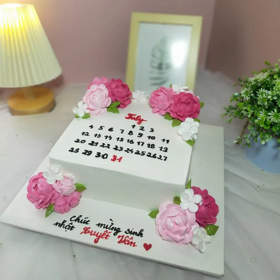 Trang trí bánh sinh nhật hoa hồng đẹp mắt phong cách hiện đại