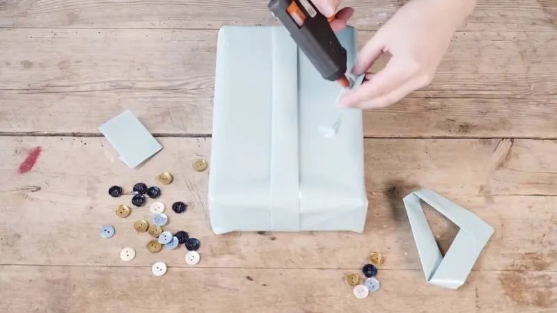 Nghệ thuật chọn phụ kiện cho cách gói quà sinh nhật đẹp đơn giản