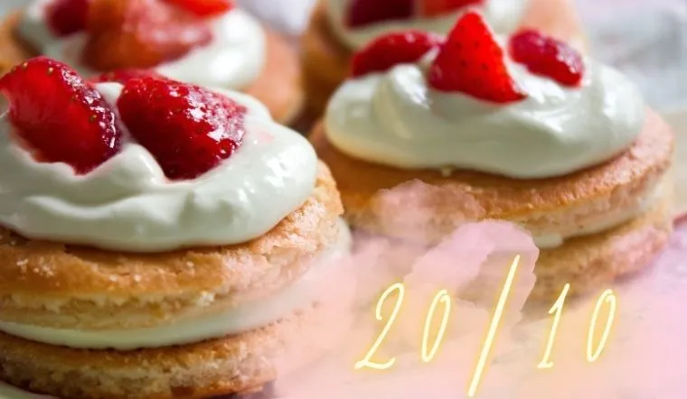 Mẫu bánh kem 8/3 tặng cô giáo trang trí trái cây