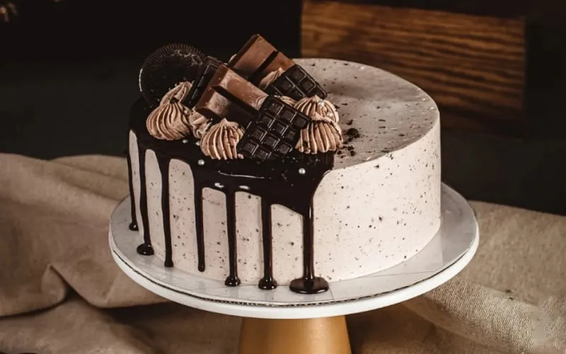 Mẫu bánh kem 8/3 tặng cô giáo trang trí hoa kem