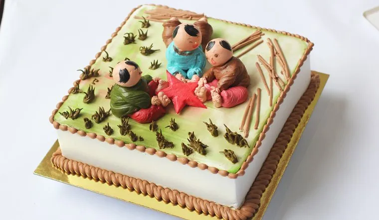 Mẫu bánh kem 8/3 tặng cô giáo phong cách hiện đại