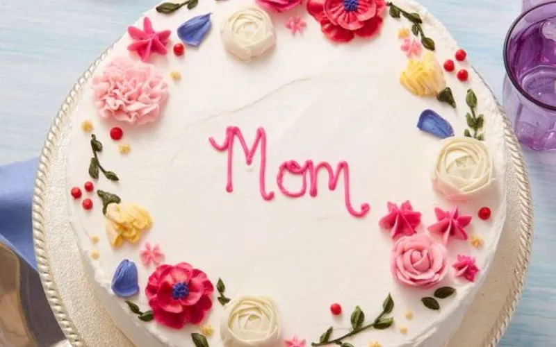 Mẫu bánh kem 8/3 tặng mẹ có dòng chữ cảm ơn