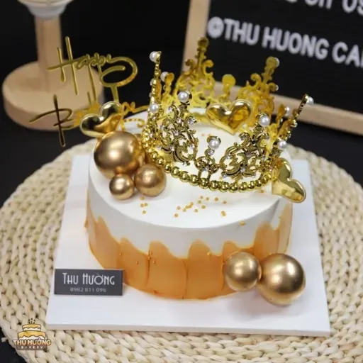 Bánh kem vương miện sang chảnh