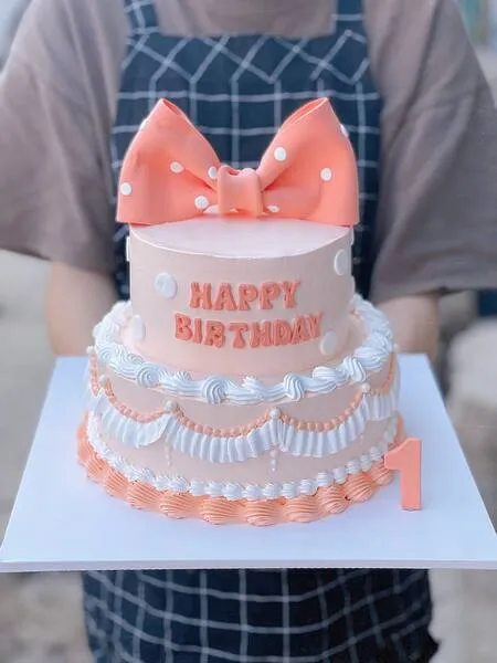 Mẫu bánh sinh nhật bé gái 2 tầng đẳng cấp lâu đài