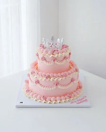 Mẫu bánh sinh nhật bé gái 2 tầng vườn thú hồng