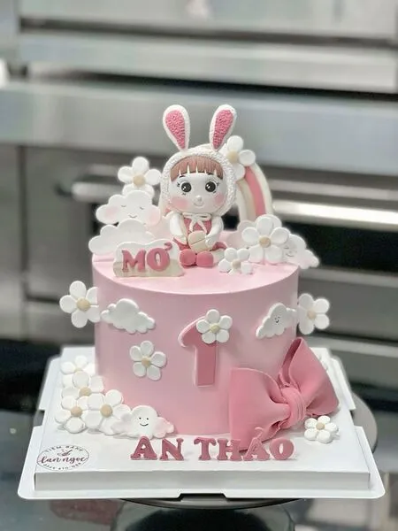 Mẫu bánh sinh nhật bé gái trang trí bong bóng kem