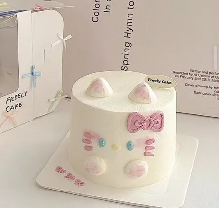 Mẫu bánh sinh nhật bé gái tone màu pastel