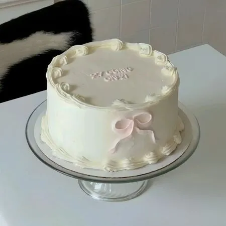 Mẫu bánh sinh nhật bé gái trang trí dâu tây