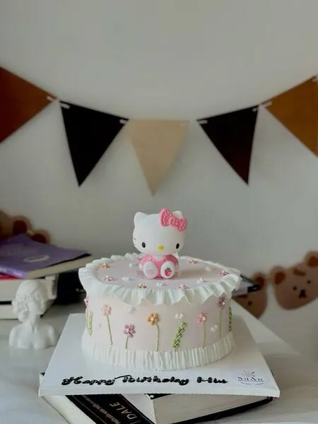 Mẫu bánh sinh nhật bé gái chữ số nghệ thuật