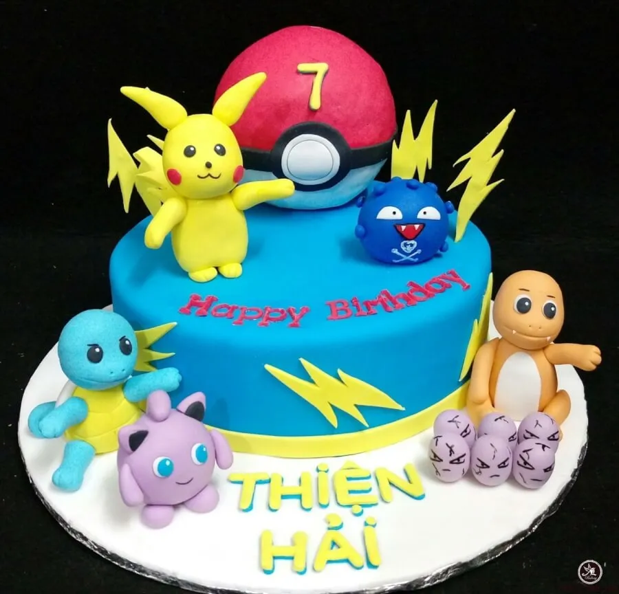 Bánh kem kỷ niệm những bước chân đầu tiên