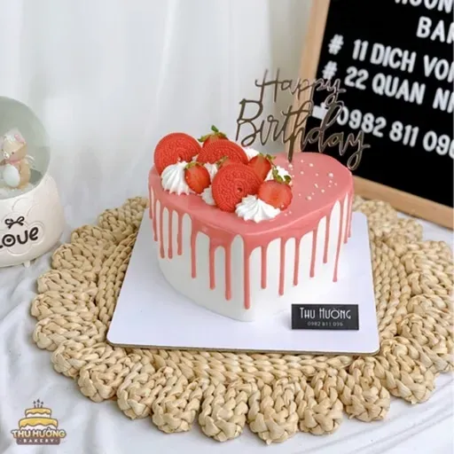 Bánh kem kỉ niệm yêu nhau kiểu Drip Cake trái tim