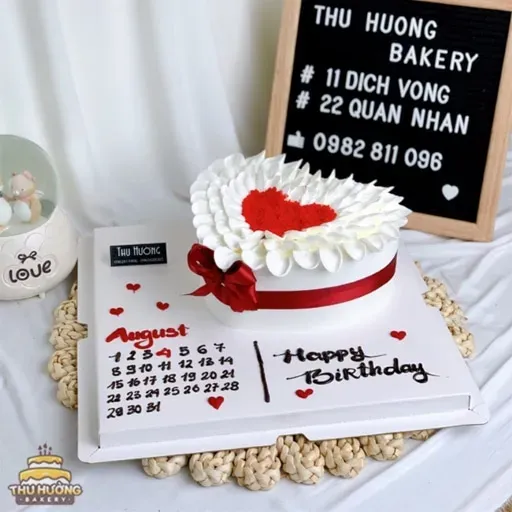 Bánh kem hình trái tim thiết kế tinh xảo
