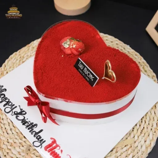 Bánh kem kỉ niệm yêu nhau rực rỡ với sắc đỏ nồng nàn