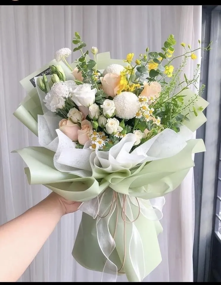 Bó hoa cát tường pha trộn màu sắc nghệ thuật