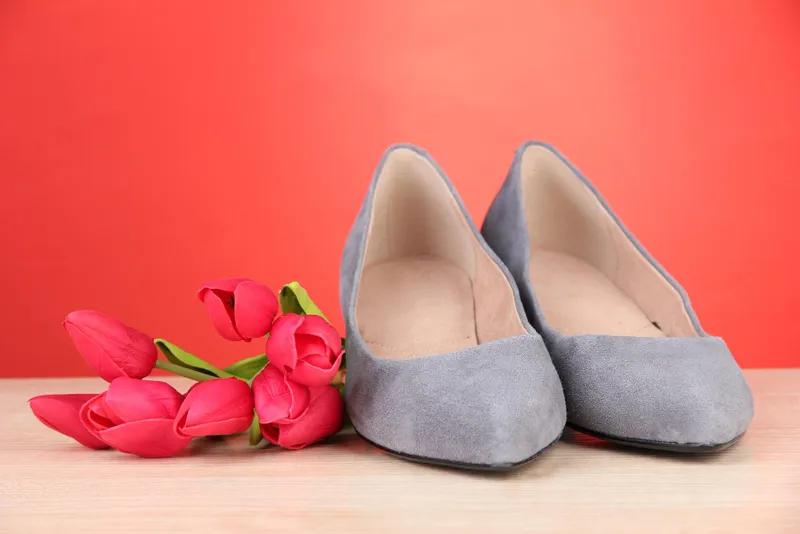 Giày dép làm quà tặng sinh nhật cho vợ.