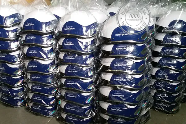 Mũ bảo hiểm in logo thương hiệu với nhiều màu sắc