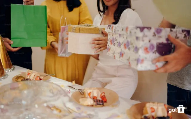 Nên đặt chất lượng lên hàng đầu khi chọn quà sinh nhật cho sếp nữ