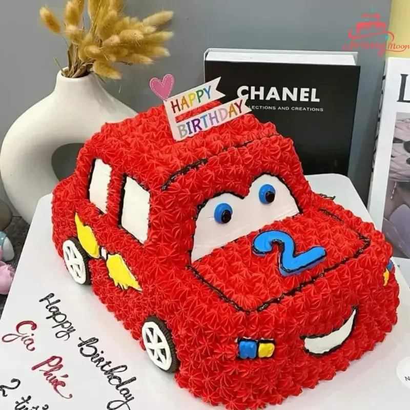 Mẫu bánh sinh nhật màu đỏ hình xe hơi Lightning McQueen 3D