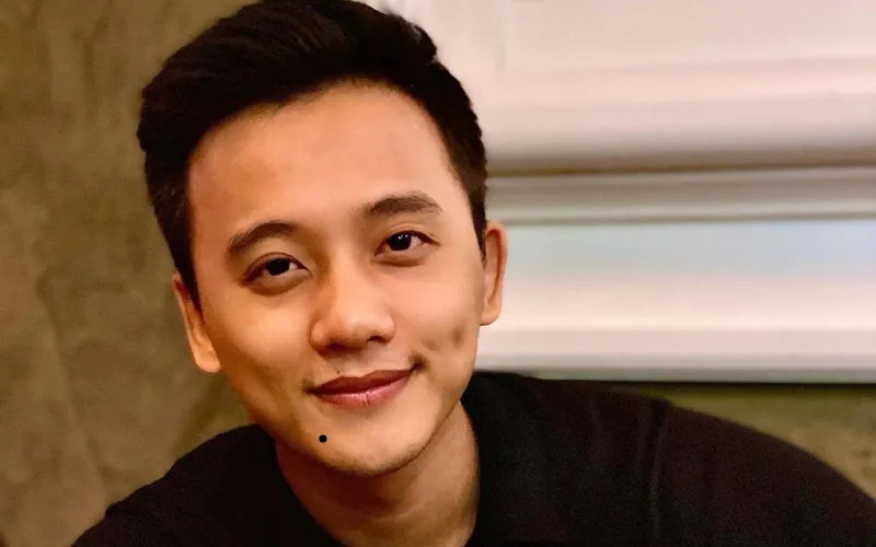 Sự thận trọng trong lời nói giúp nam giới có nốt ruồi ở cằm phải đạt được quyền lực