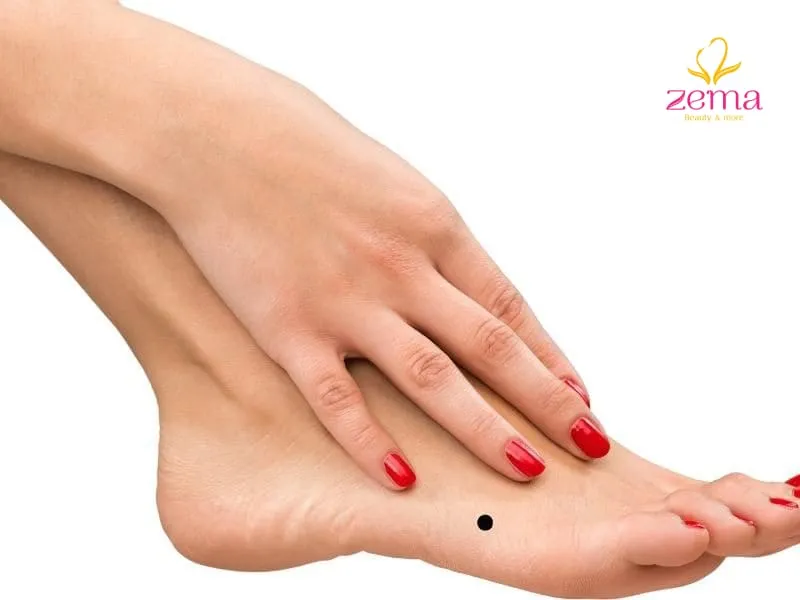 Rất nhiều người tin vào ý nghĩa tướng số của nốt ruồi ở chân