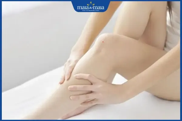 nốt ruồi son ở đầu gối nữ