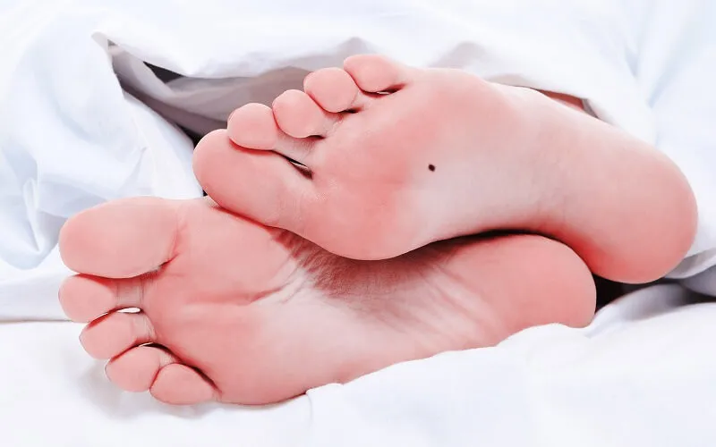 Xem bói nốt ruồi ở lòng bàn chân phụ nữ 2026.