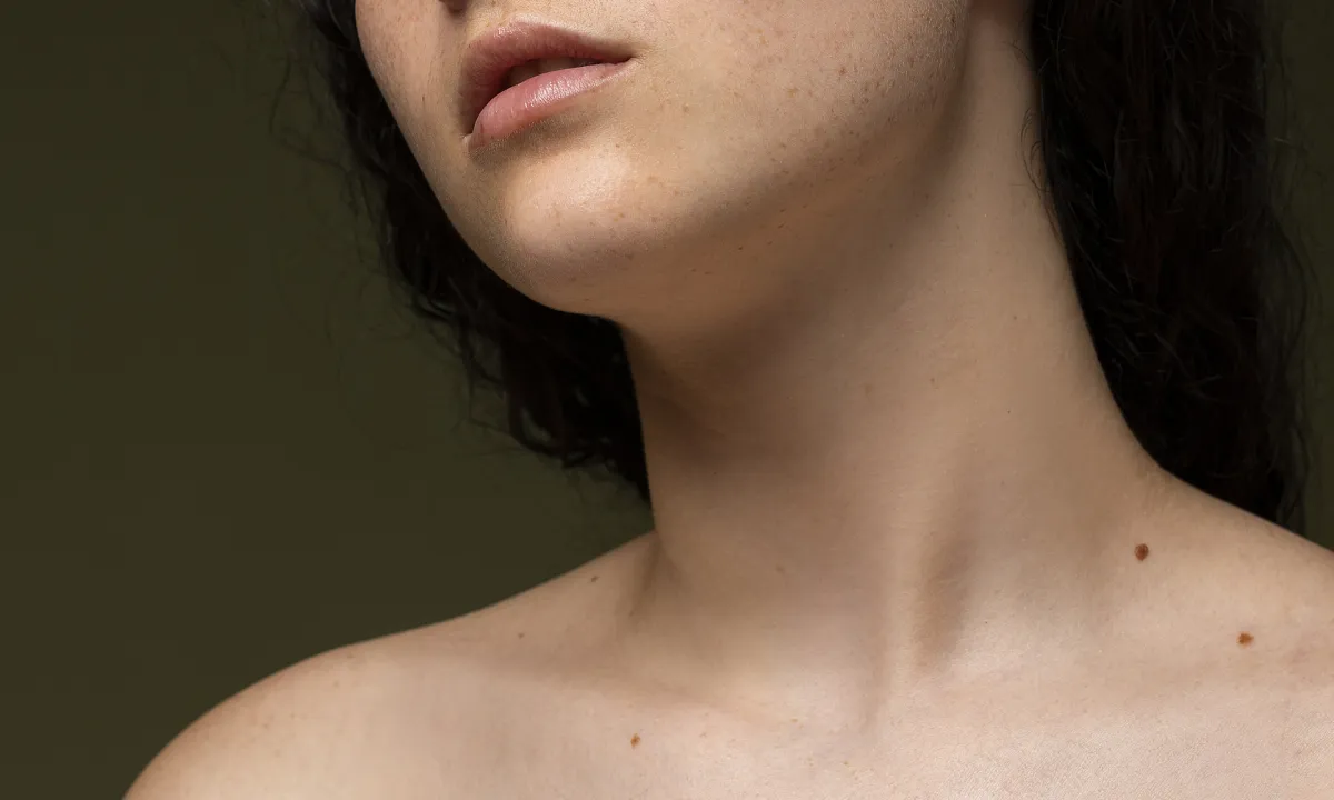 Màu sắc nốt ruồi ảnh hưởng đến vận mệnh phụ nữ.