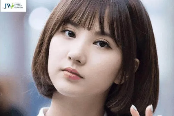 Phụ nữ mặt tròn mang vẻ đẹp phúc hậu và trẻ trung