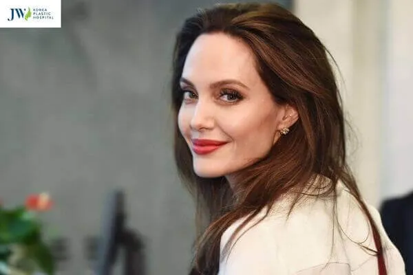 Phụ nữ trán cao rộng