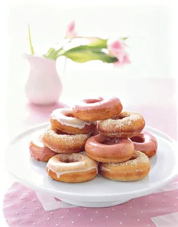 bánh sinh nhật tên phượng - đĩa bánh donut