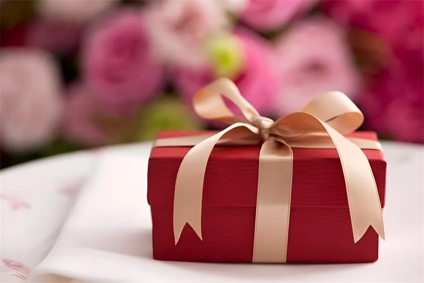 Quà 20/10 cho mẹ được gói chỉnh chu giúp mẹ thêm thích thú