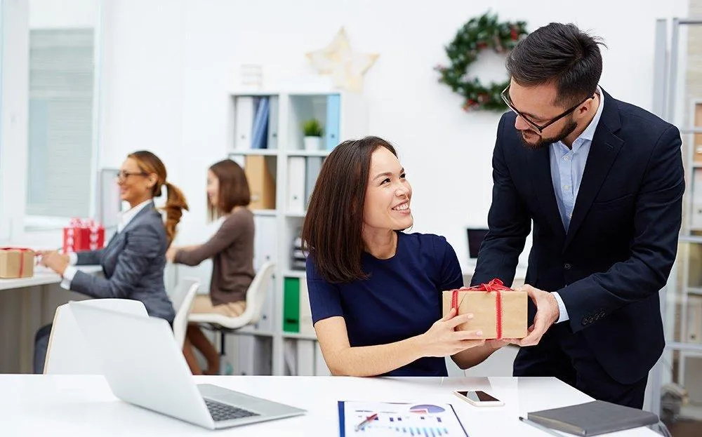 Giỏ quà tết cao cấp hà nội với rượu vang và bánh mứt sang trọng tại FATAGI