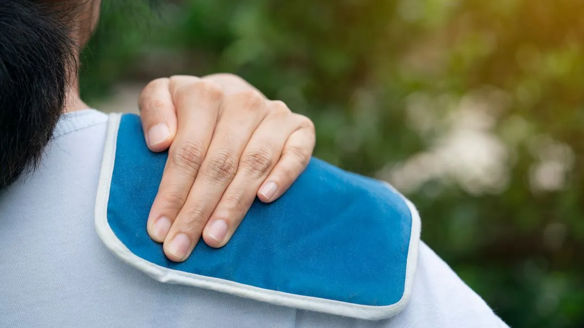 Túi chườm nóng giúp sưởi ấm và giảm đau xương khớp hiệu quả trong mùa lạnh